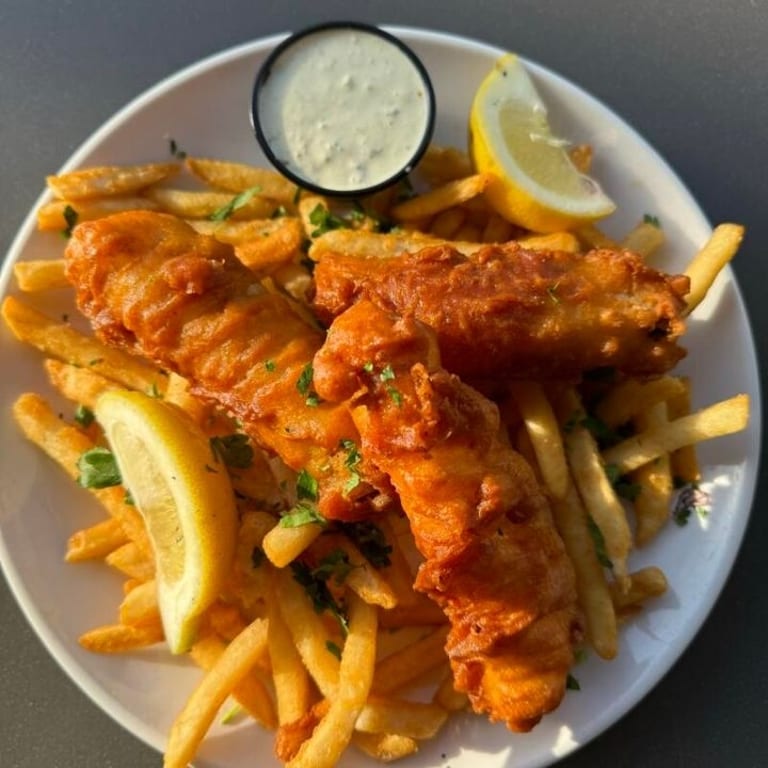 Savor Our Lunch Offerings